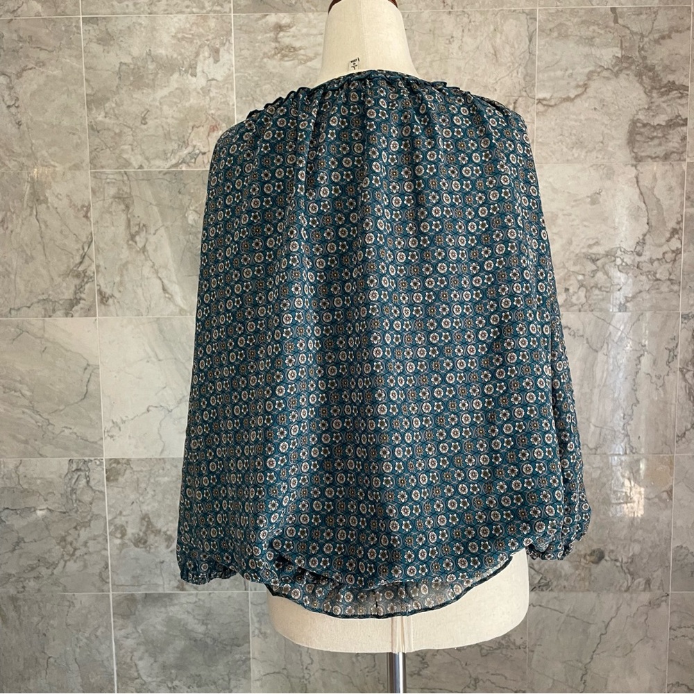 Max Studio Floral Georgette Cold Shoulder Top - Picture 6 of 8